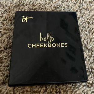 It cosmetics contour and highlight palette